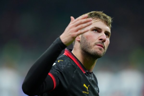 配资公司排名前十 记者: 被对手踩踏, 米兰前锋S-希门尼斯可能手指骨折